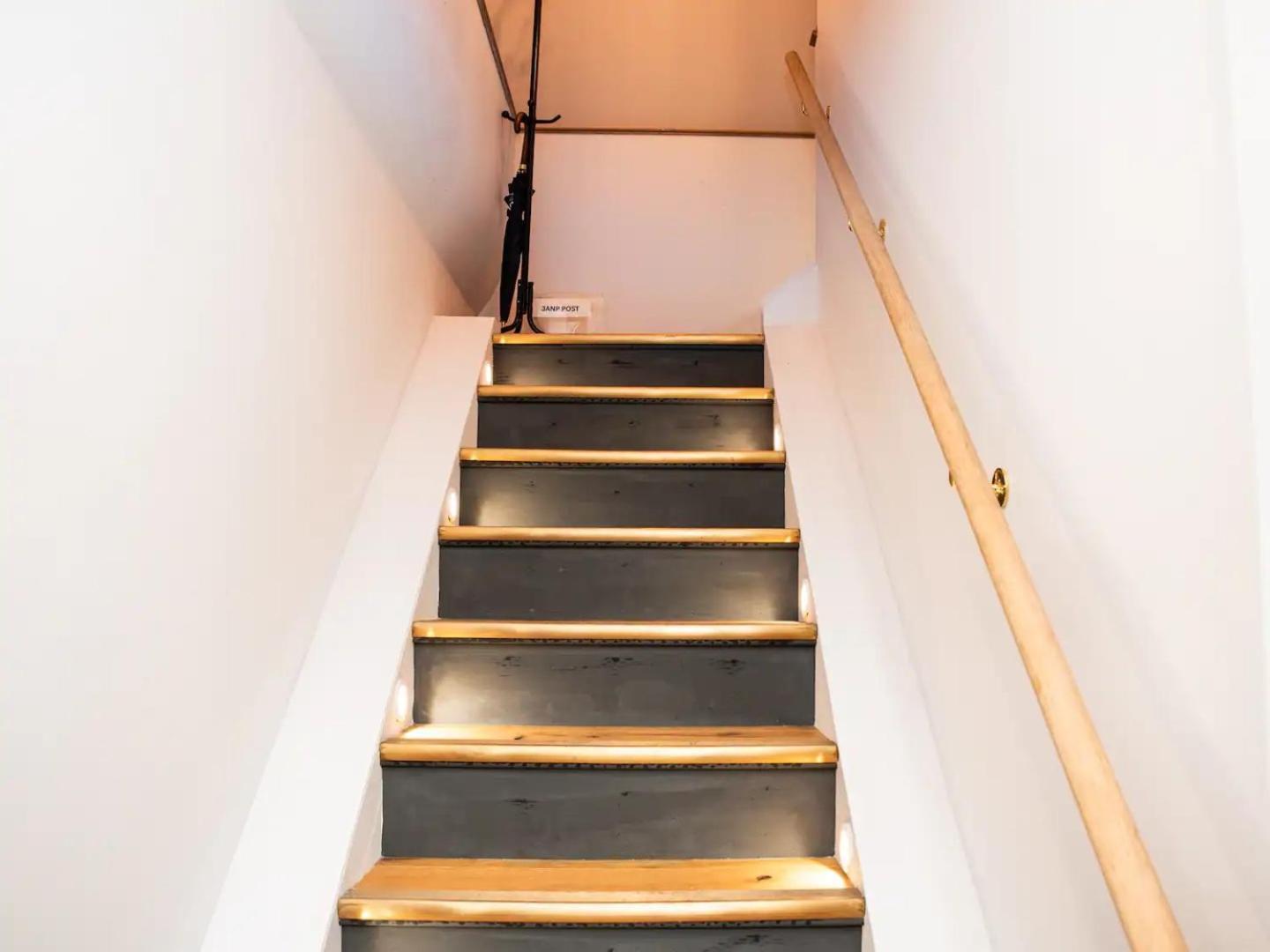 Pass The Keys A Vibrant Characterful Mews House With Air Con Appartement