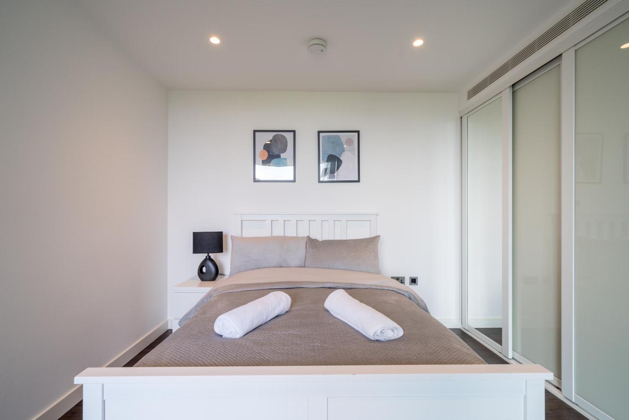 Luxury 1 Bed In Tower Hill Apartment London