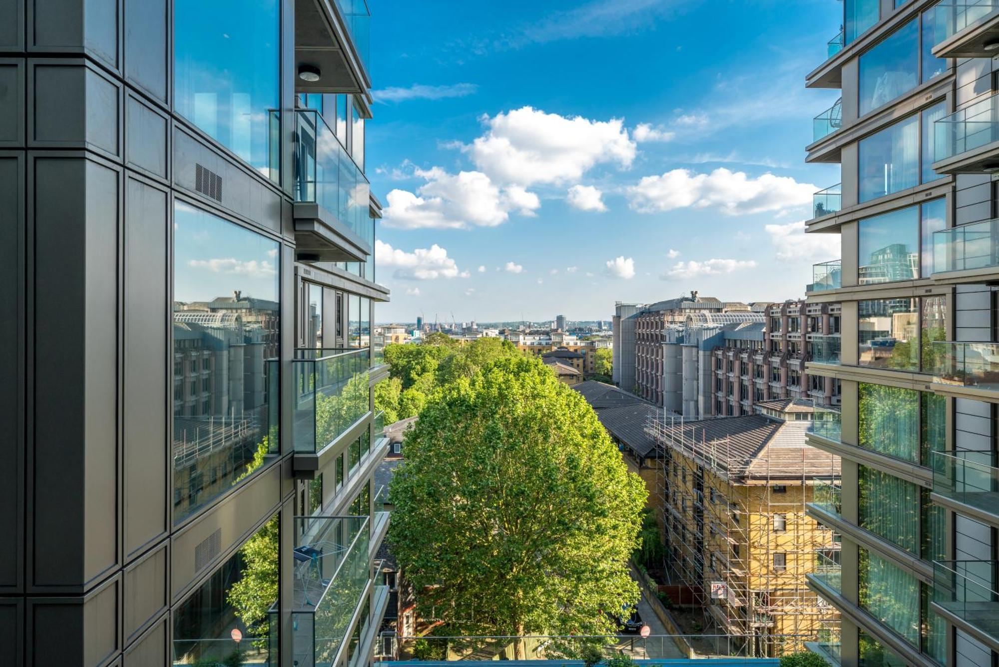 Luxury 1 Bed In Tower Hill Apartment