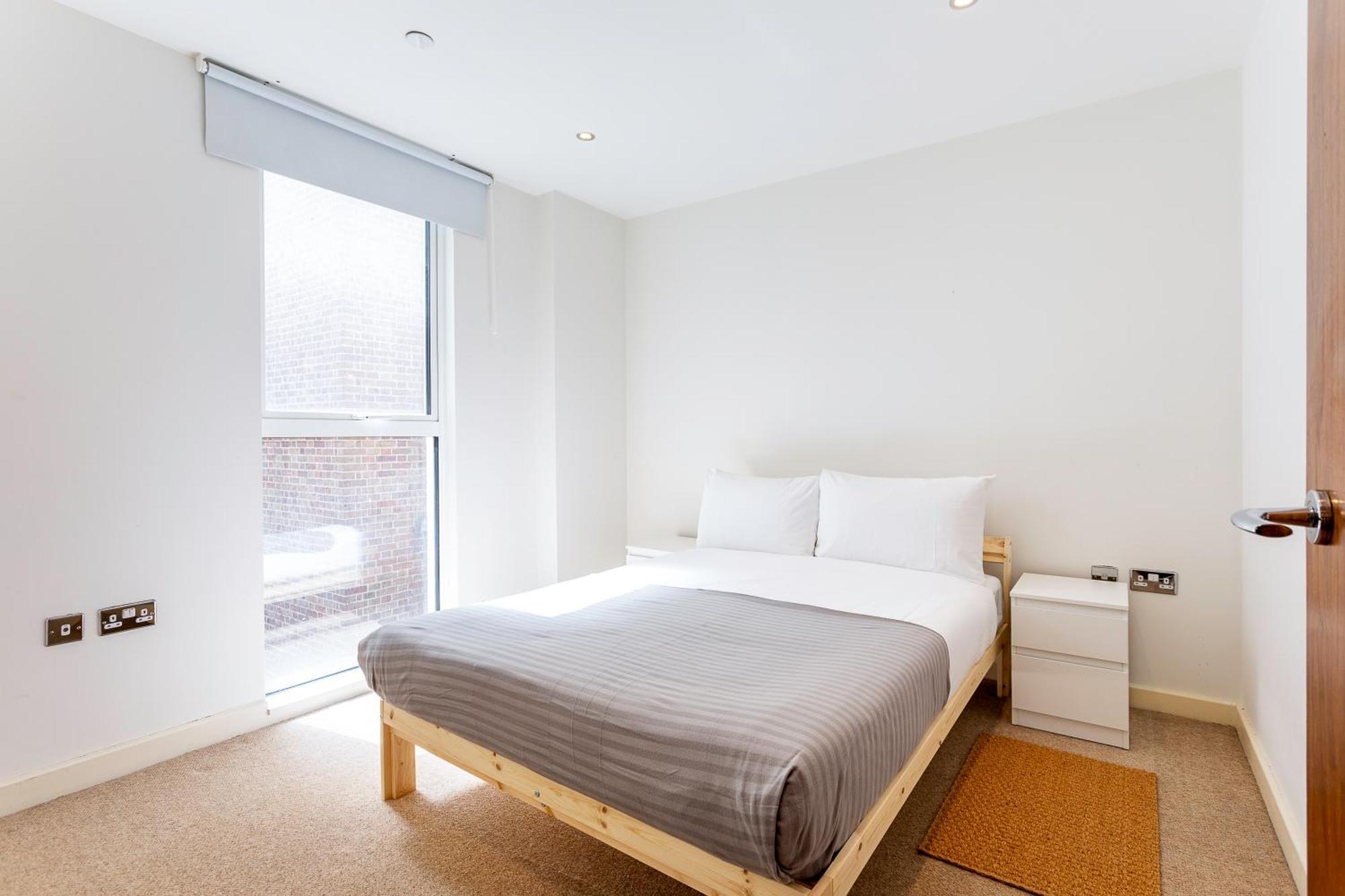 Serene Cityscape - 2br Luxury Westminster