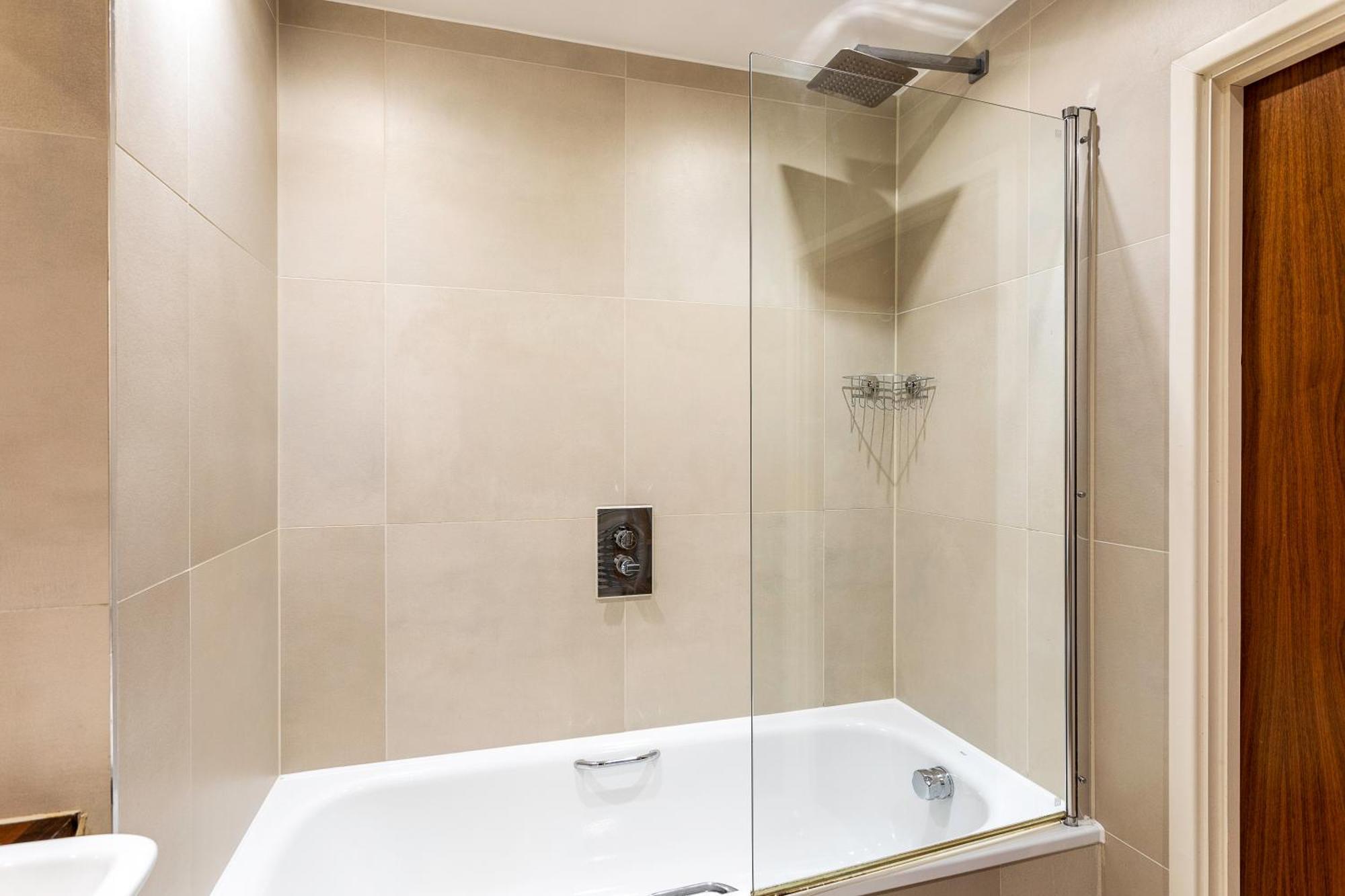 Serene Cityscape - 2br Luxury Westminster Apartment London