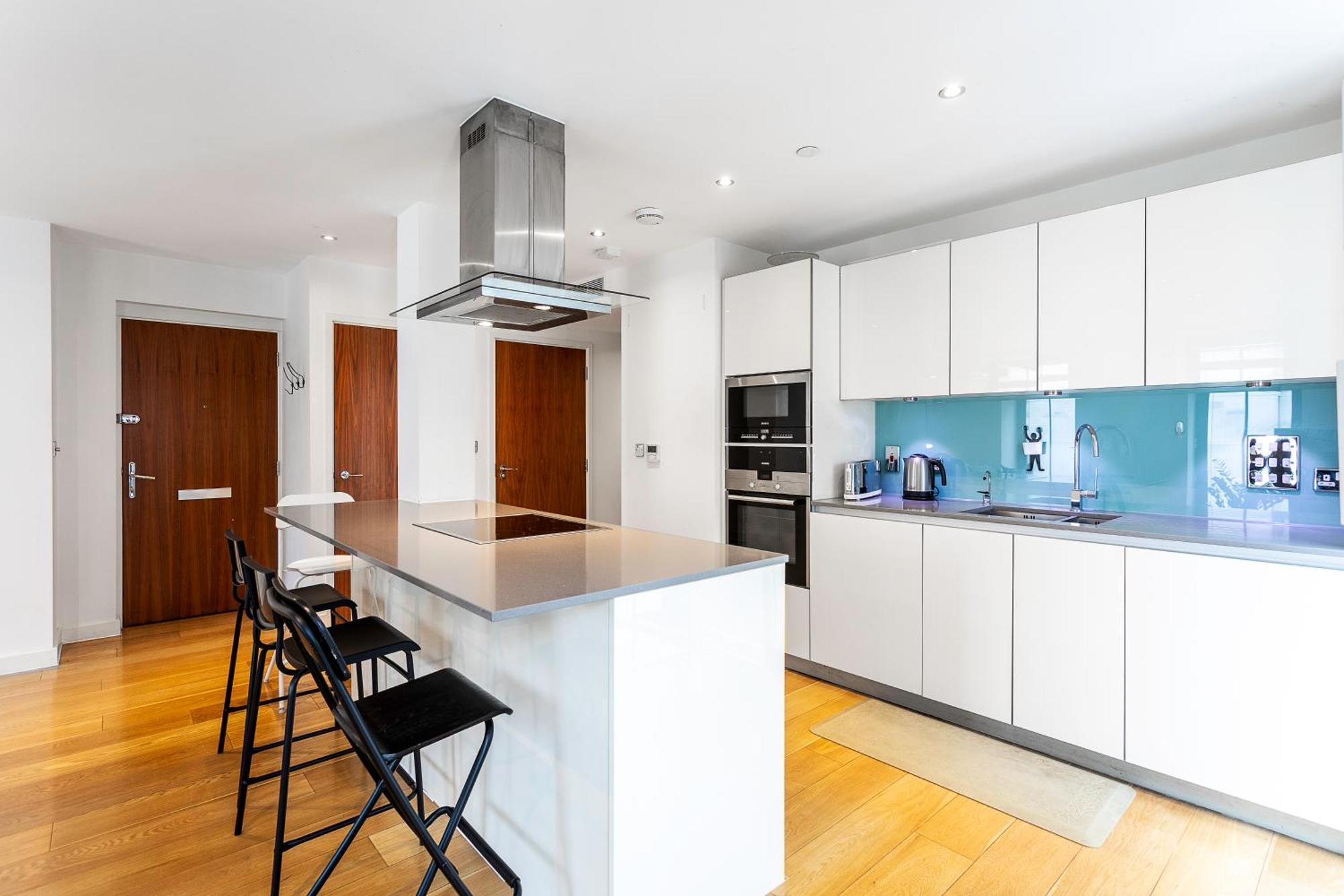 Serene Cityscape - 2br Luxury Westminster *