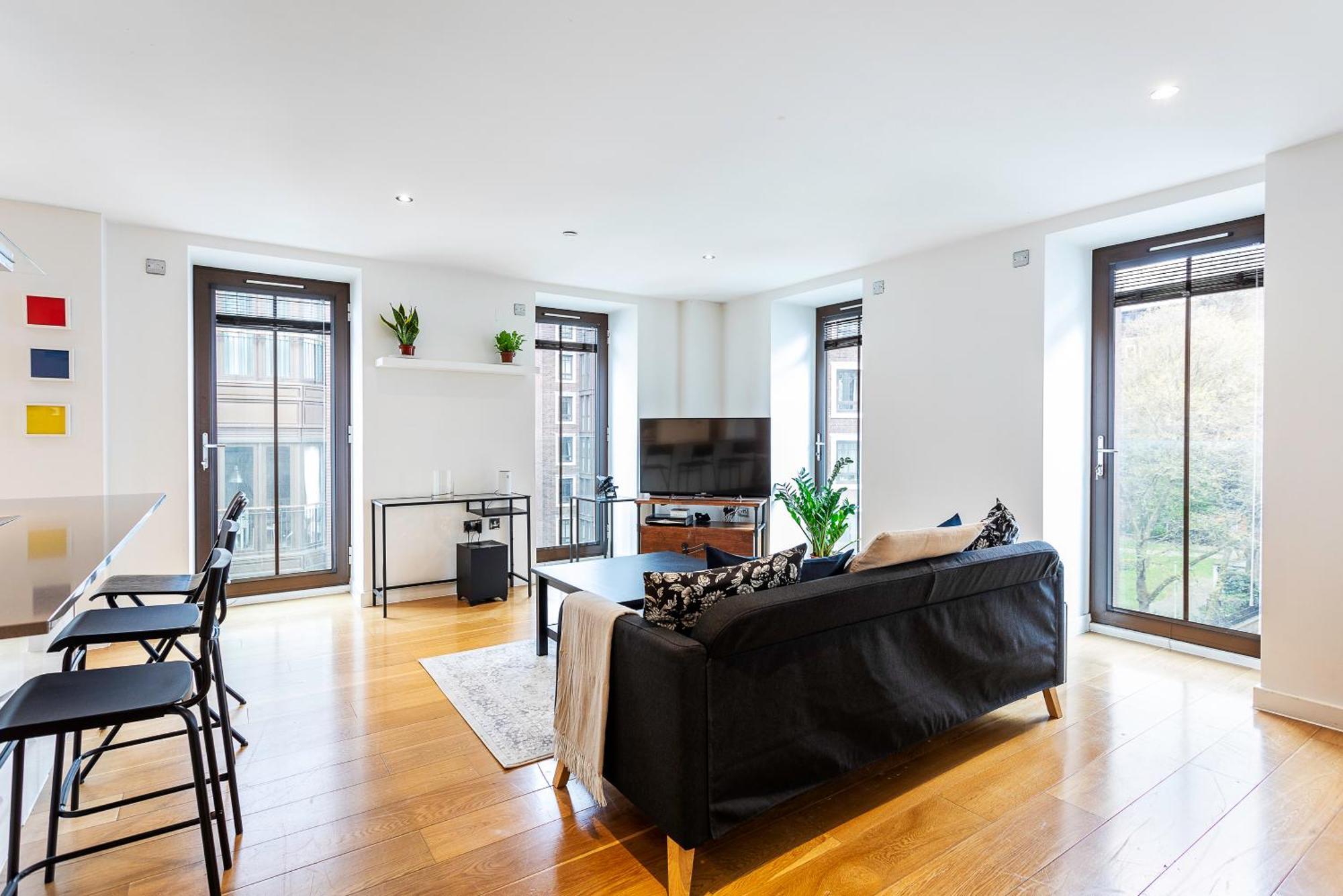 Serene Cityscape - 2br Luxury Westminster *