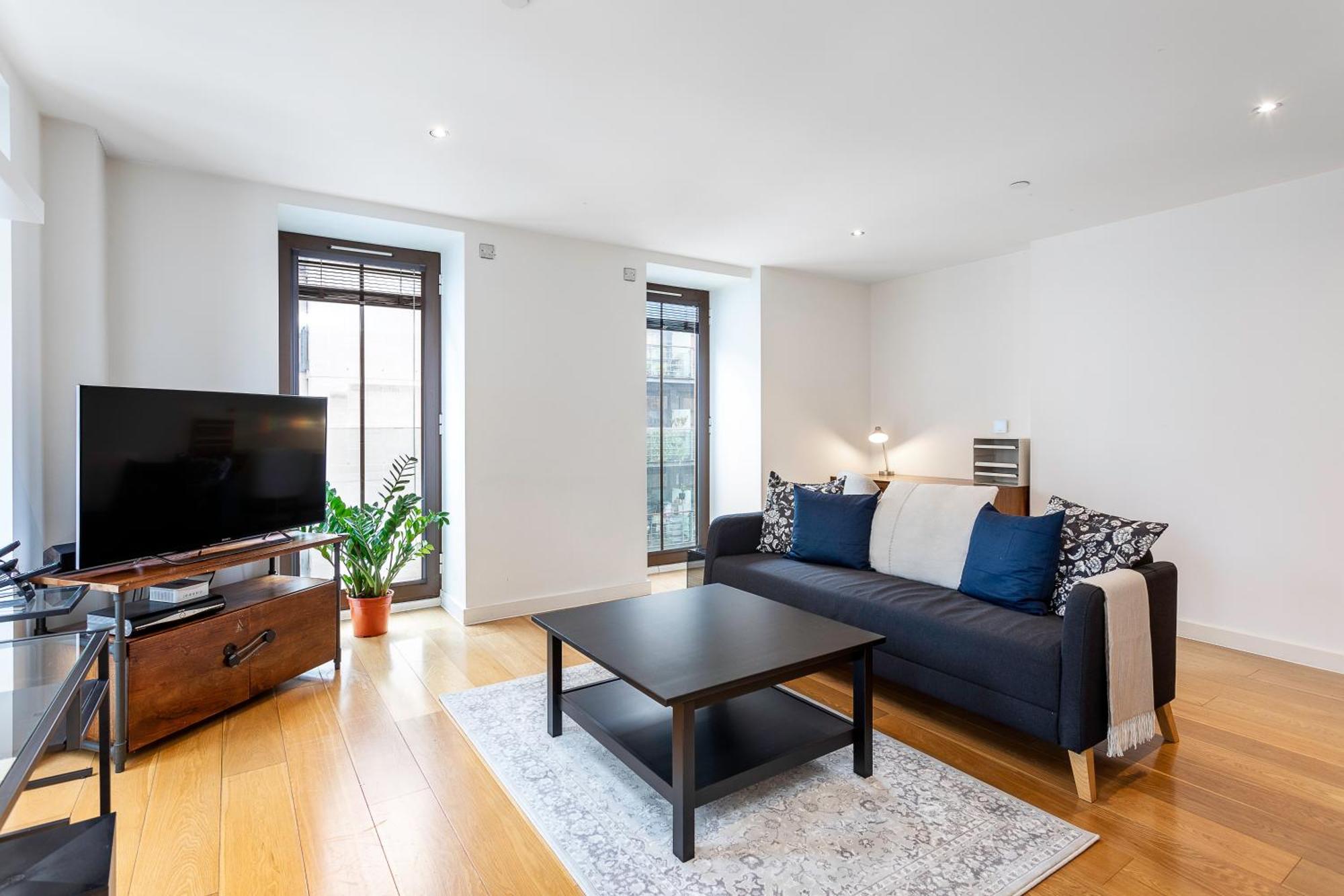 Serene Cityscape - 2br Luxury Westminster