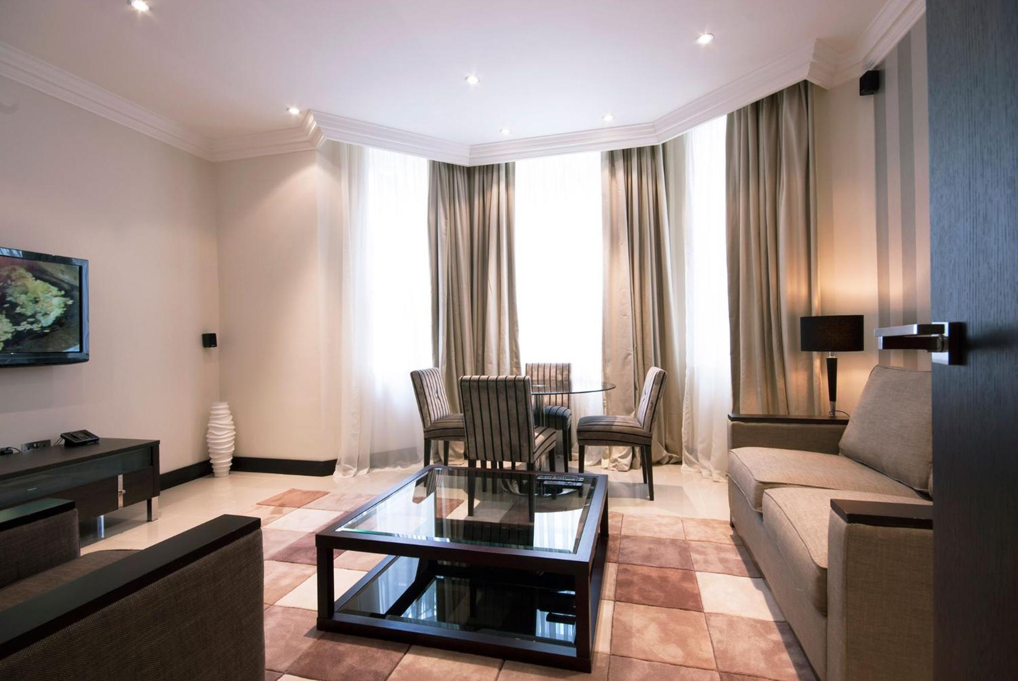 Aparthotel 130 Queen's Gate 5*