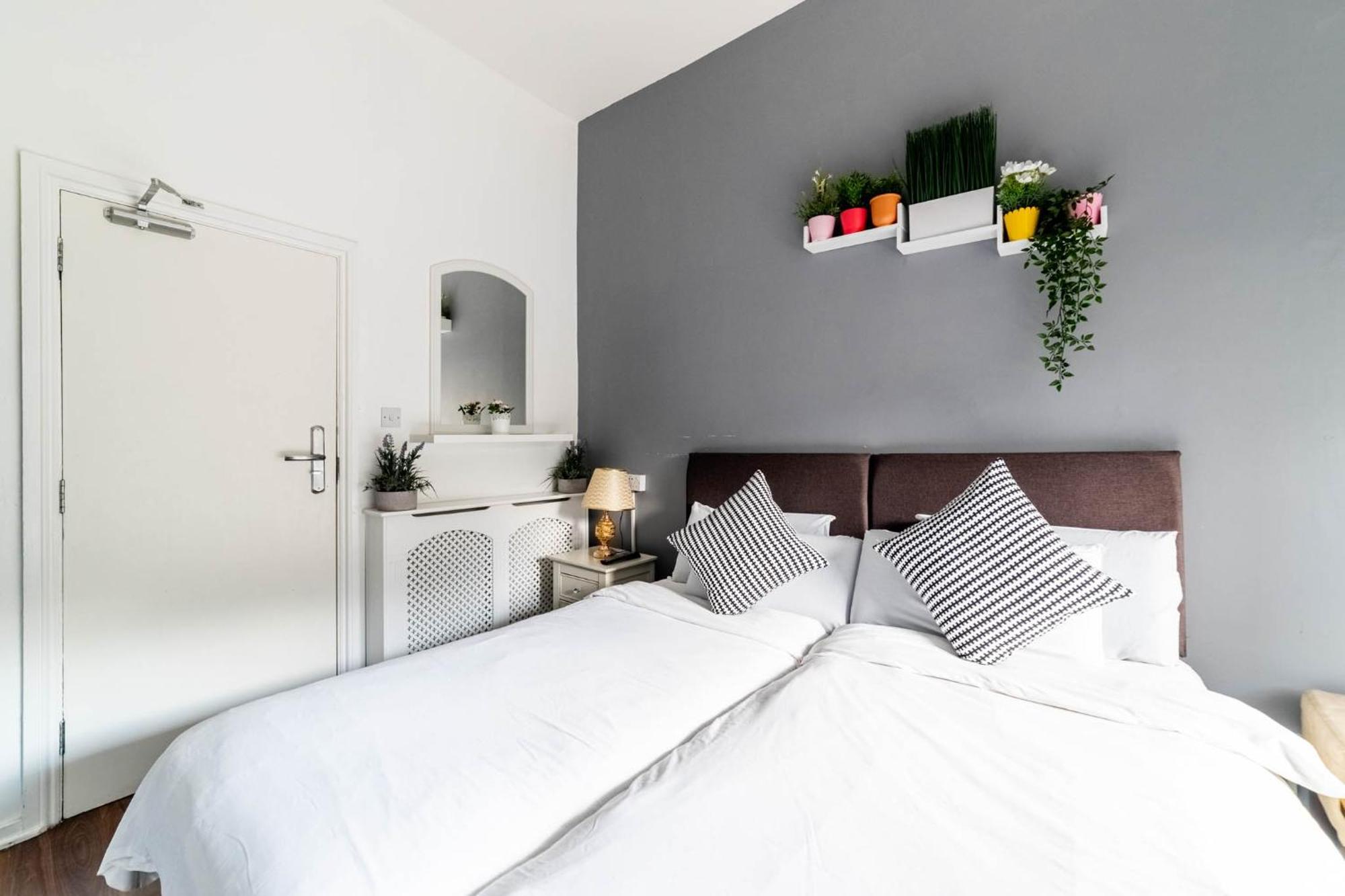 Albergue Book A Bed *