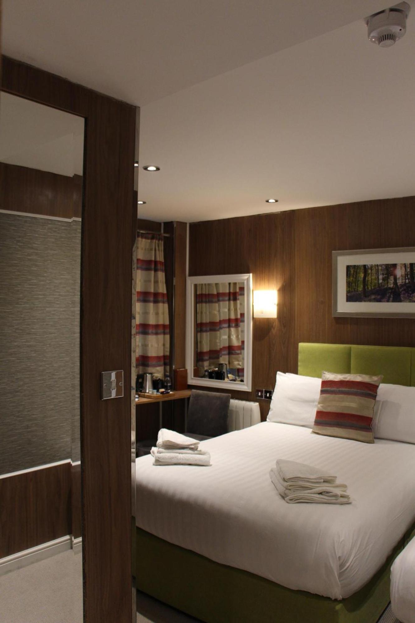 Hotel Cheshire Central 3*