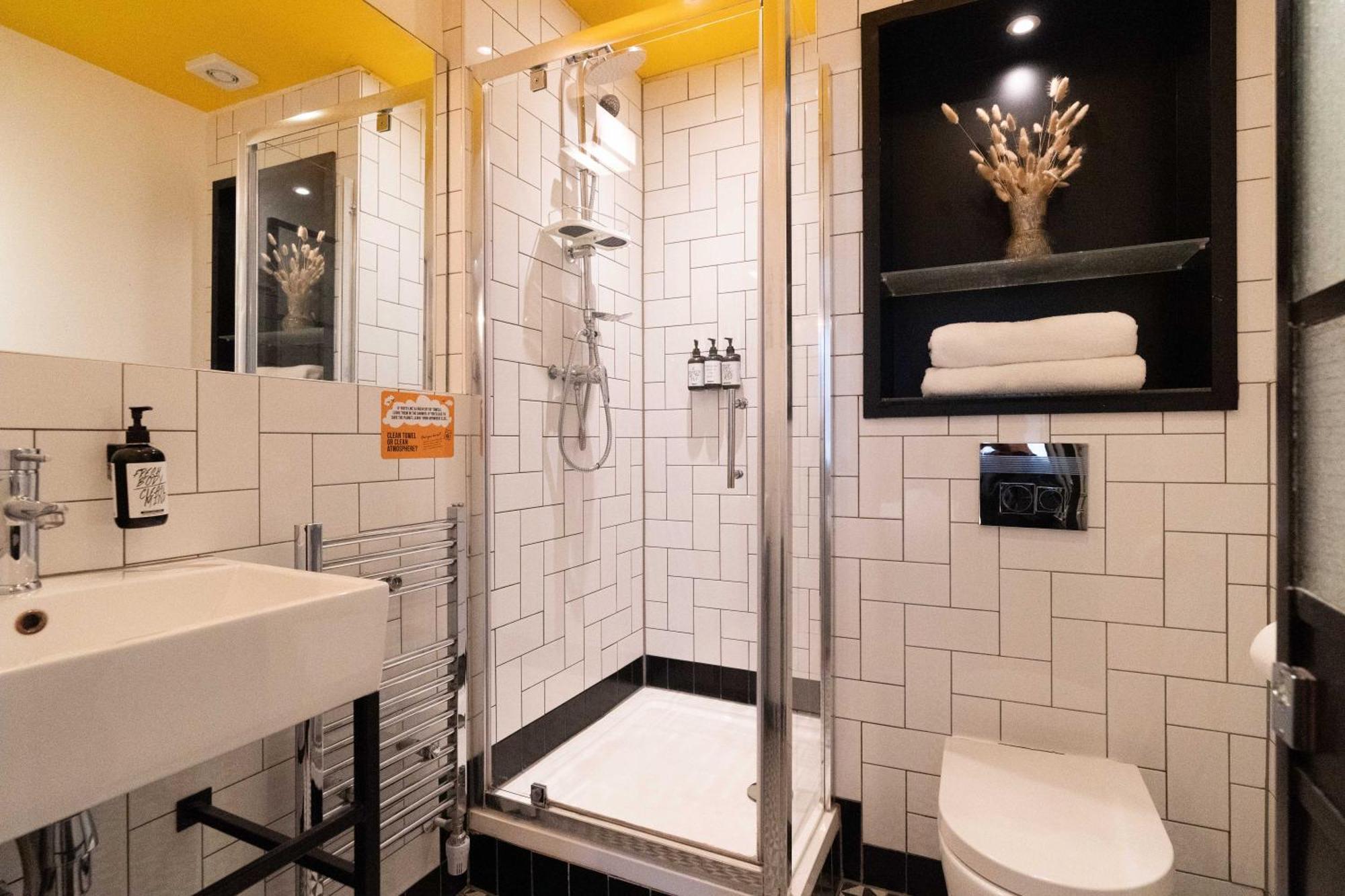 Room2 Hammersmith Hometel 4* Londen