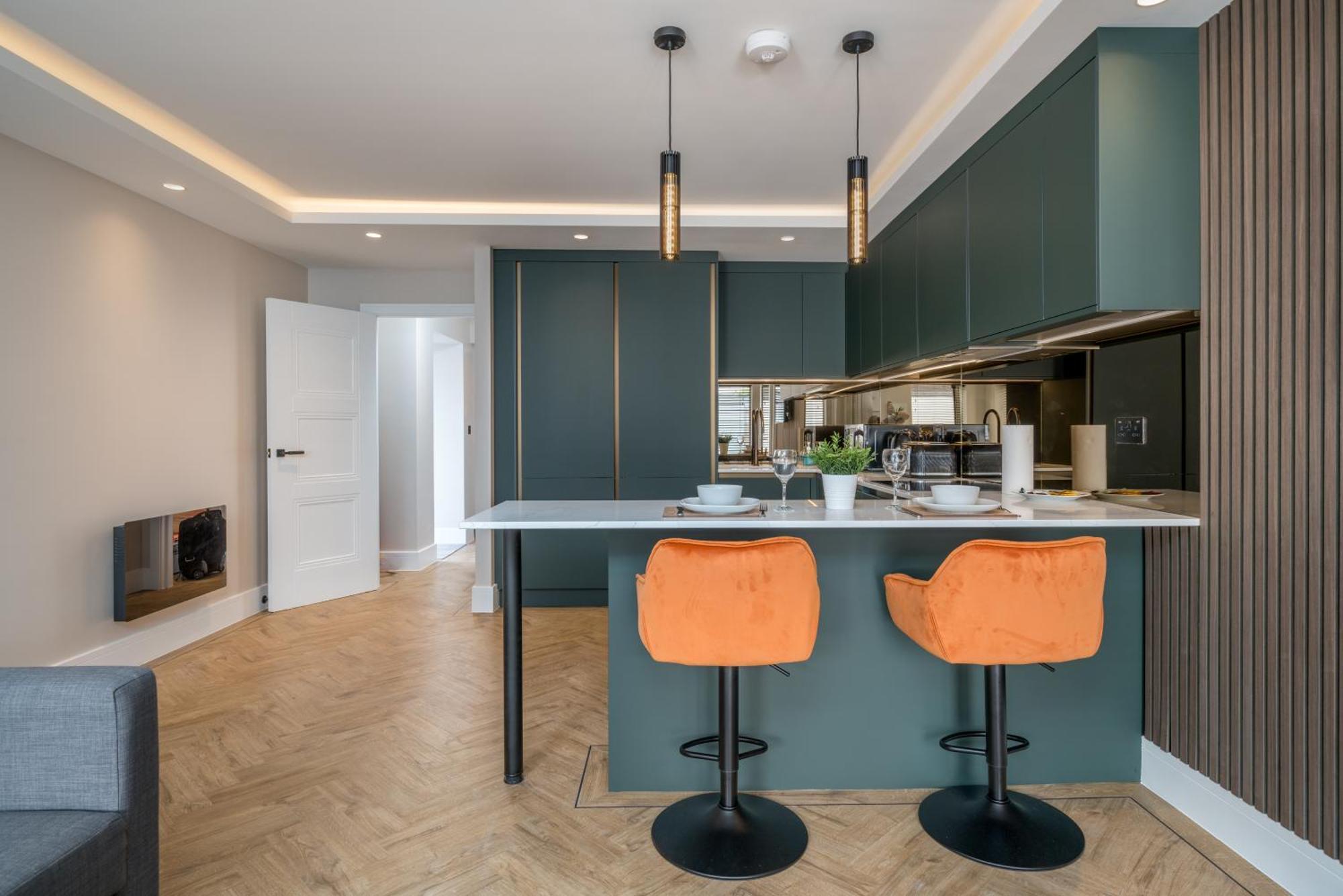 Skyvillion - Cozy Large 4 & 1 Bed In Enfield, Mins To Tube Station, Free Wi-fi Appartement