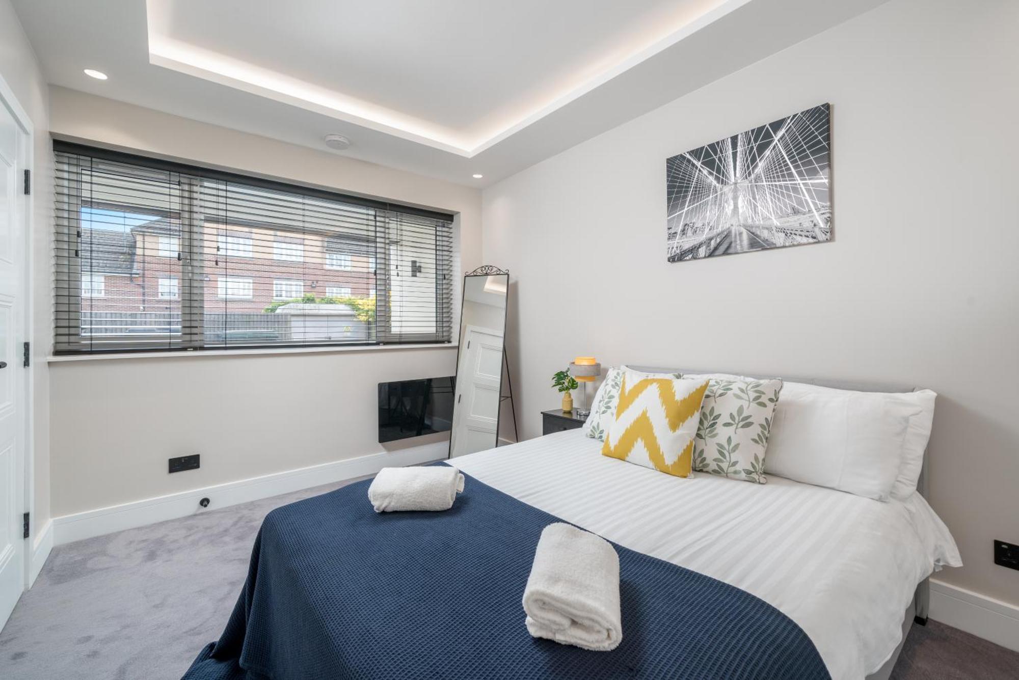 Skyvillion - Cozy Large 4 & 1 Bed In Enfield, Mins To Tube Station, Free Wi-fi