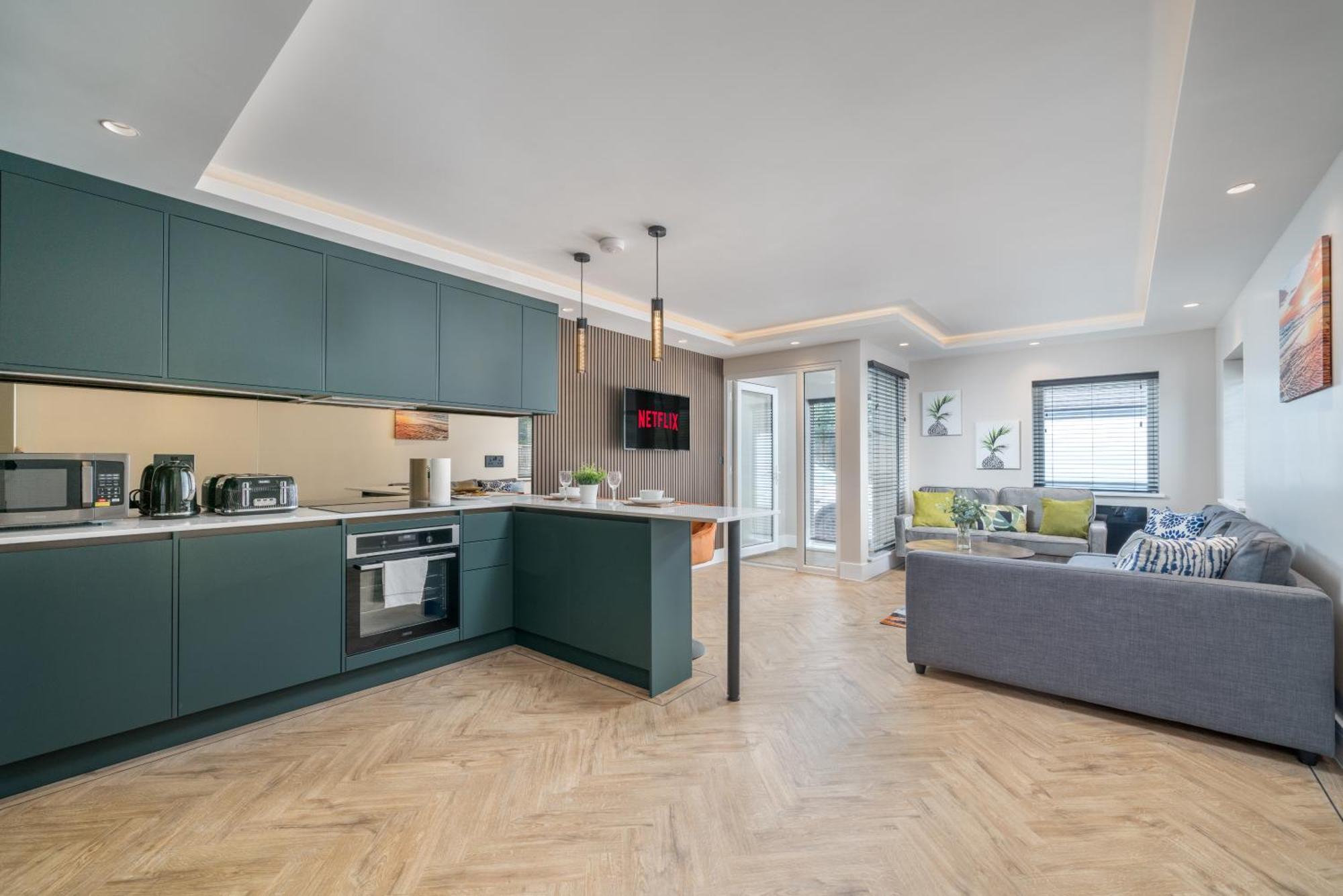 Skyvillion - Cozy Large 4 & 1 Bed In Enfield, Mins To Tube Station, Free Wi-fi * Londres