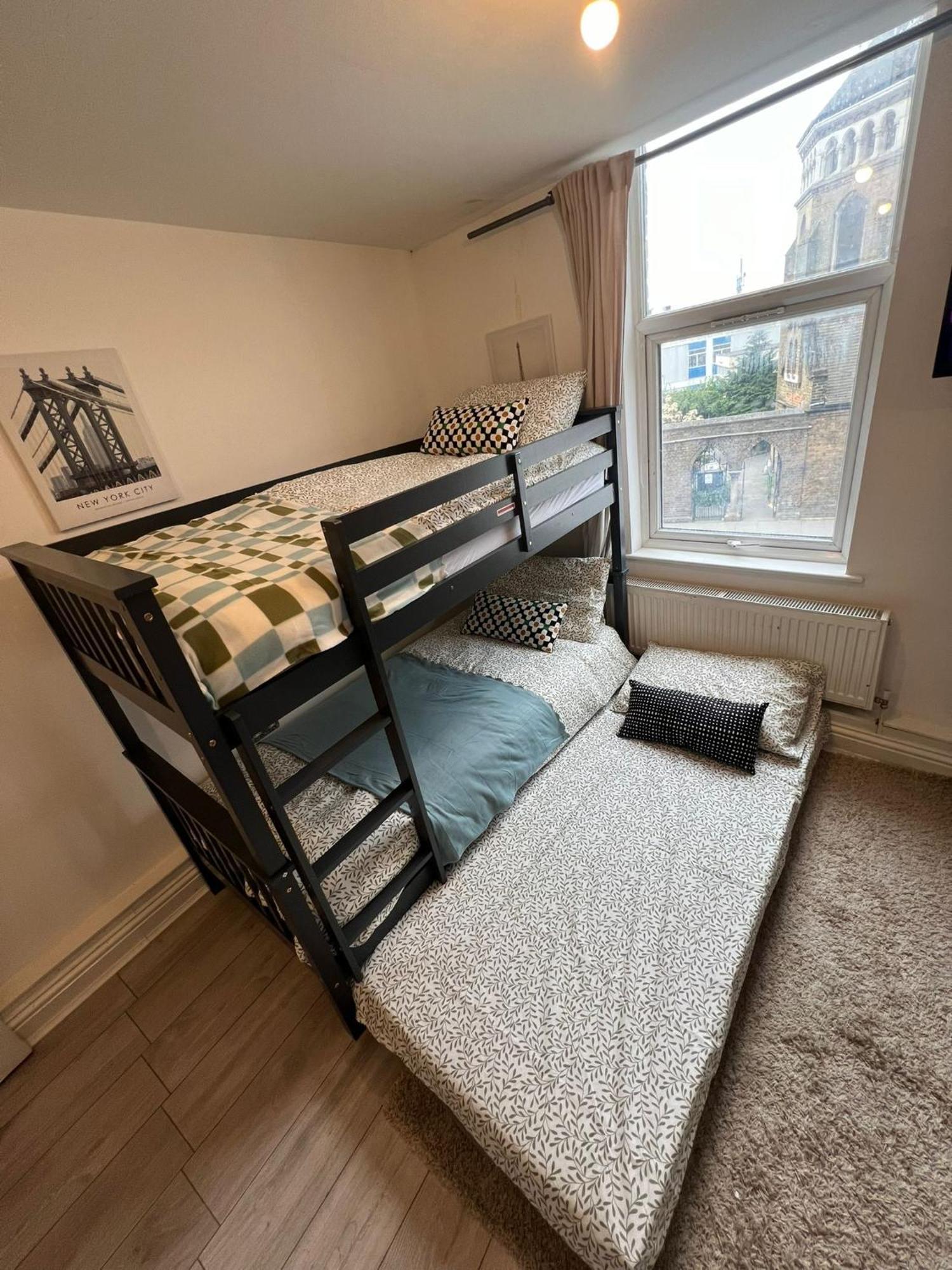 Willesden J Guest 4 *