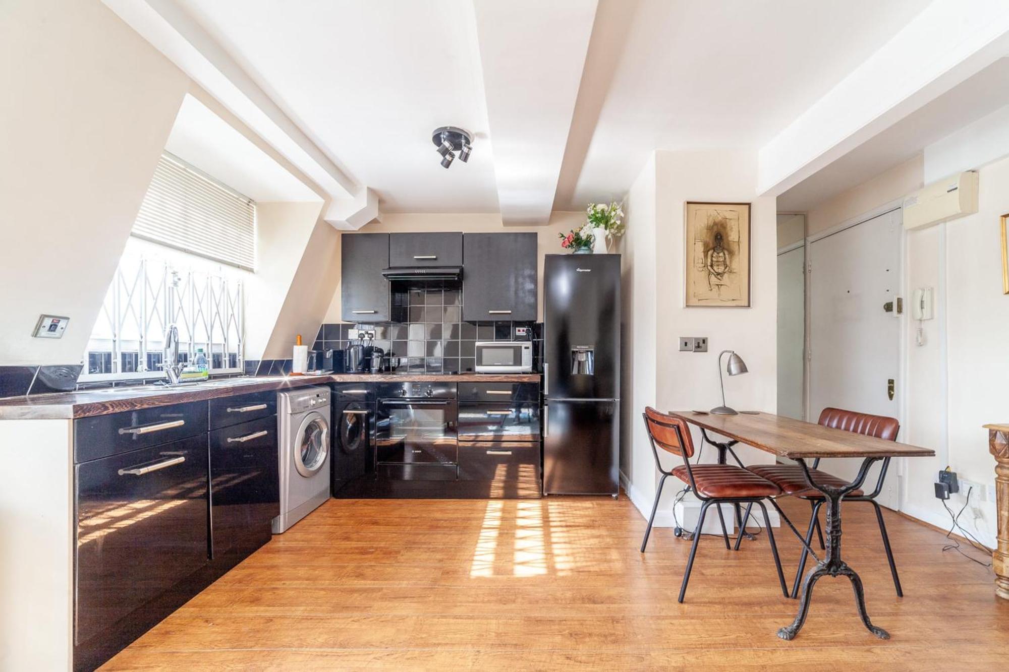 Stylish And Sleek Kensington Appartement