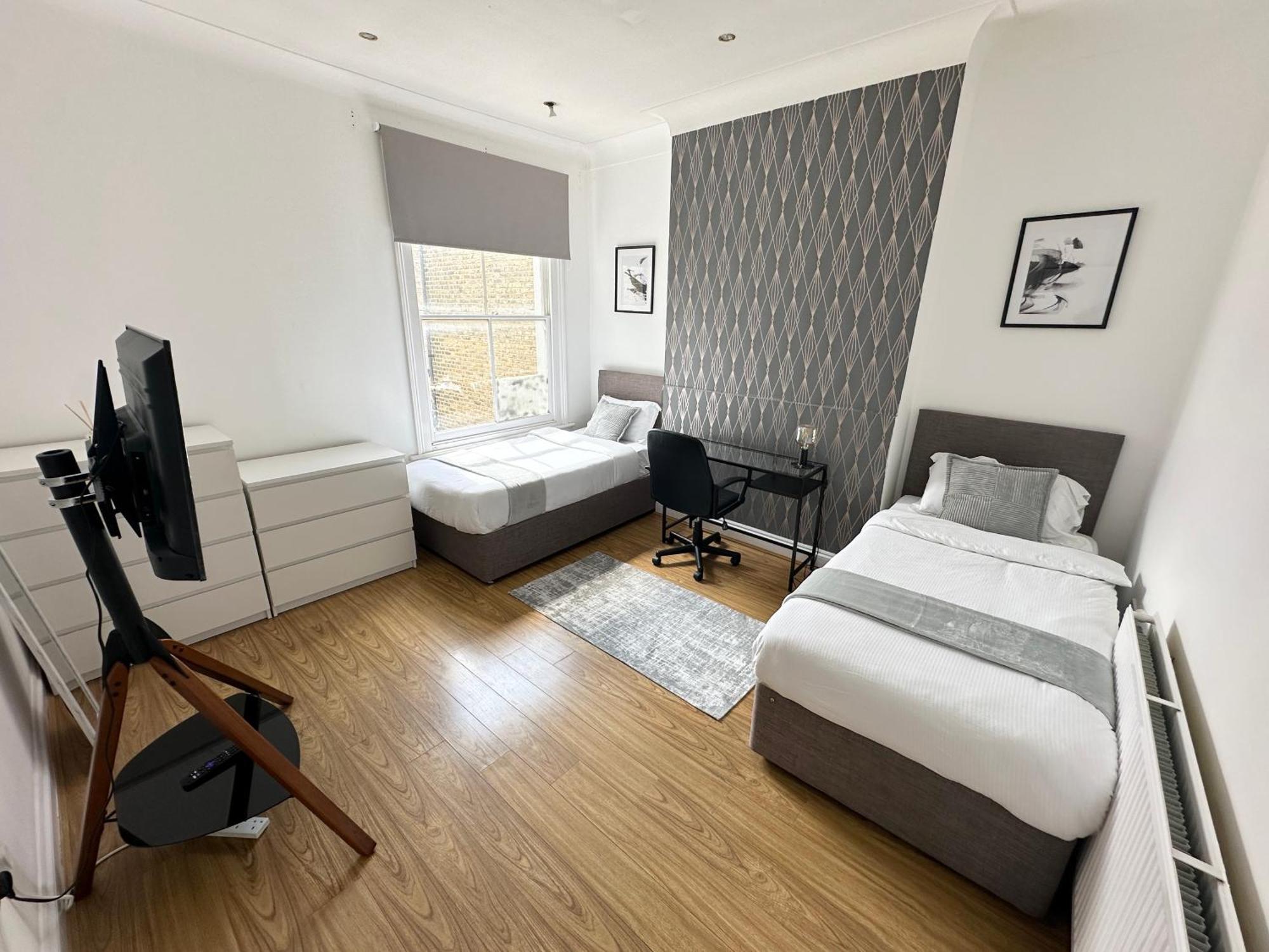 Apartment Spacious 2 Bed Flat In *