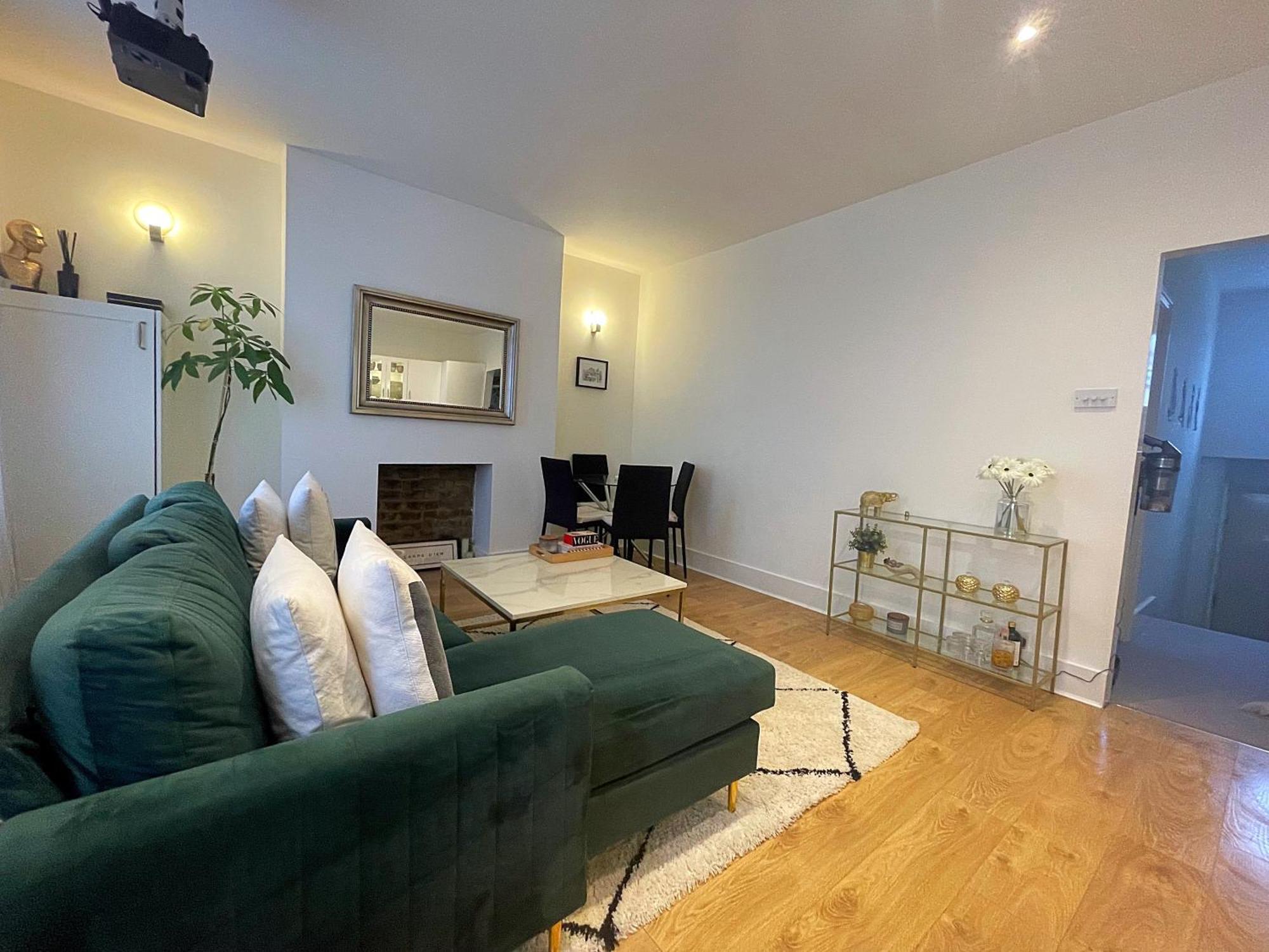 Queen Bedroom In Maida Vale Accommodatie bij particulieren Londen