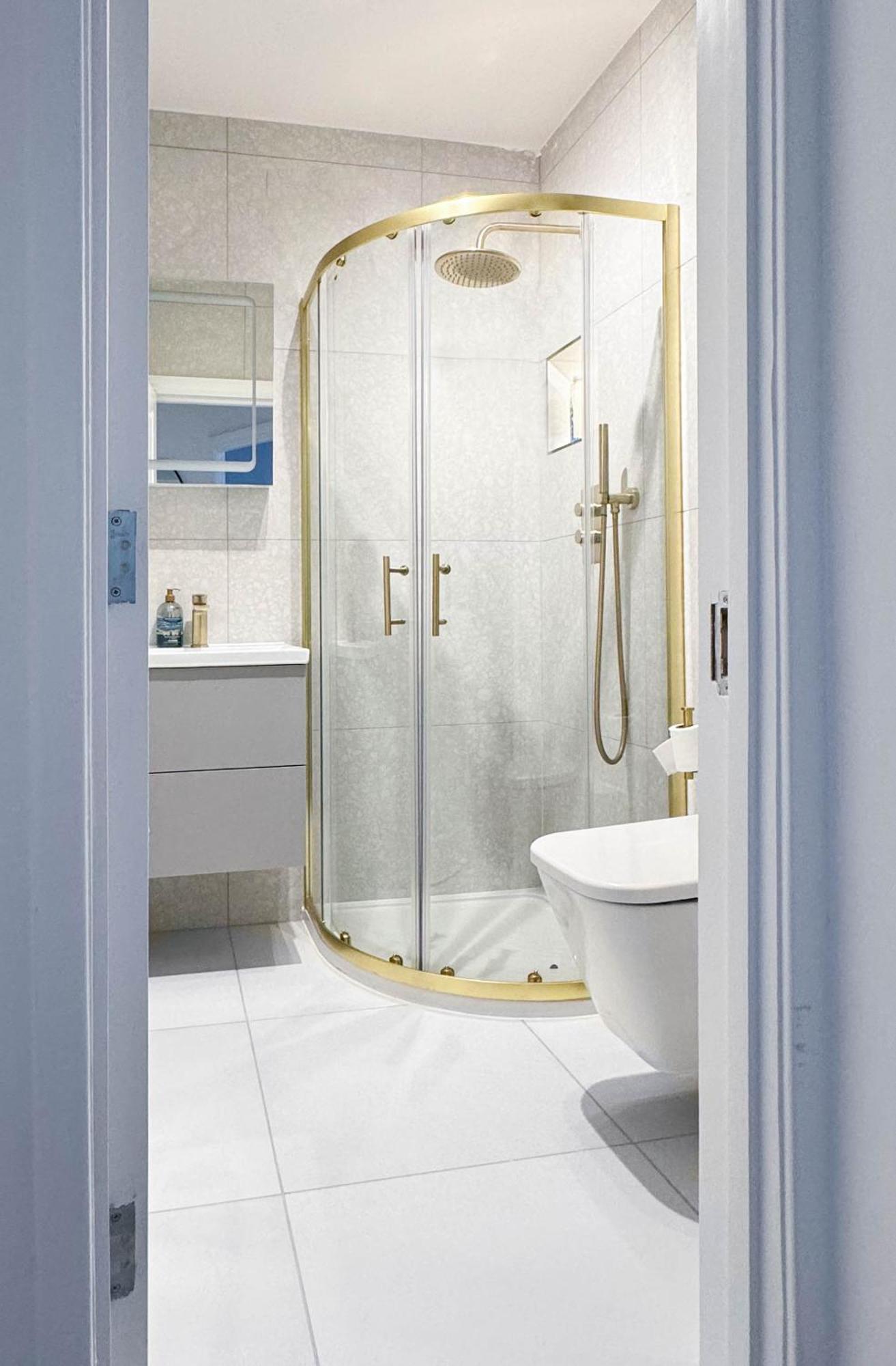 Bright Flat Close To Hyde Park Londres