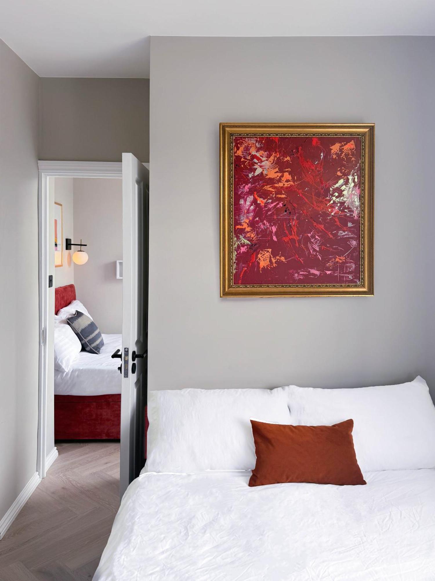 Bright Flat Close To Hyde Park Londres