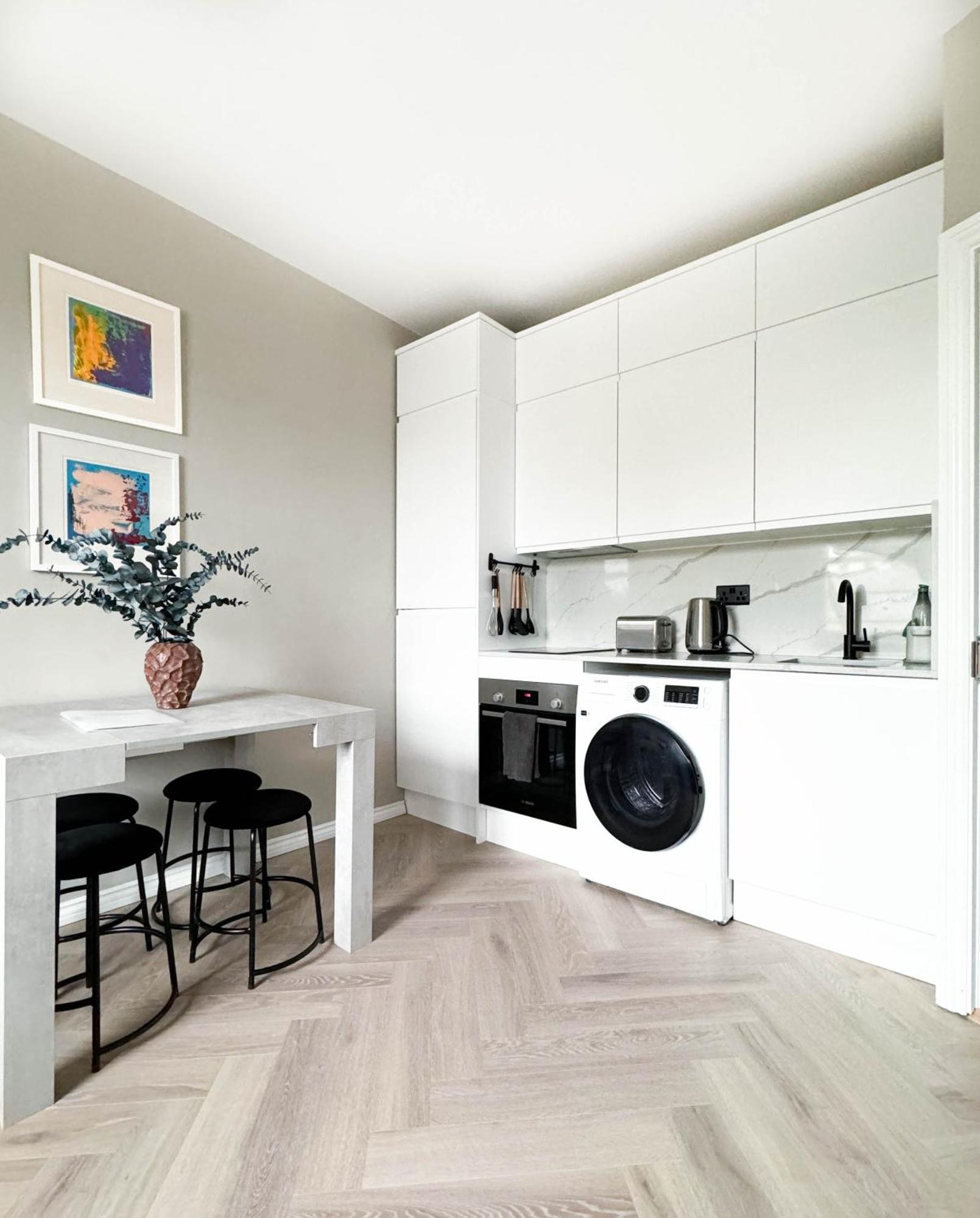 Bright Flat Close To Hyde Park Londres