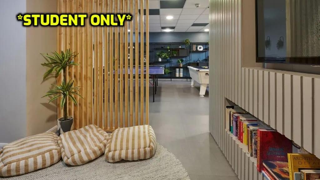 Student Only Zeni Vauxhall