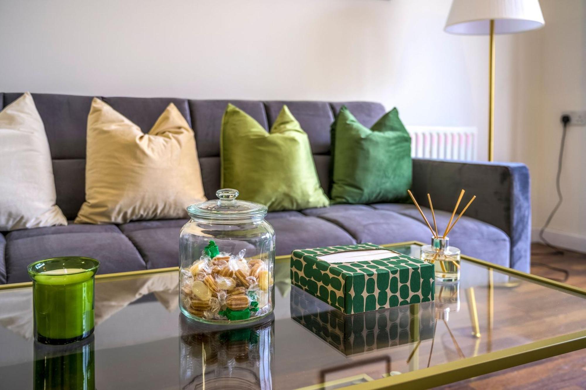 Warm 2-bed Flat By Livestay Short Lets & Serviced *