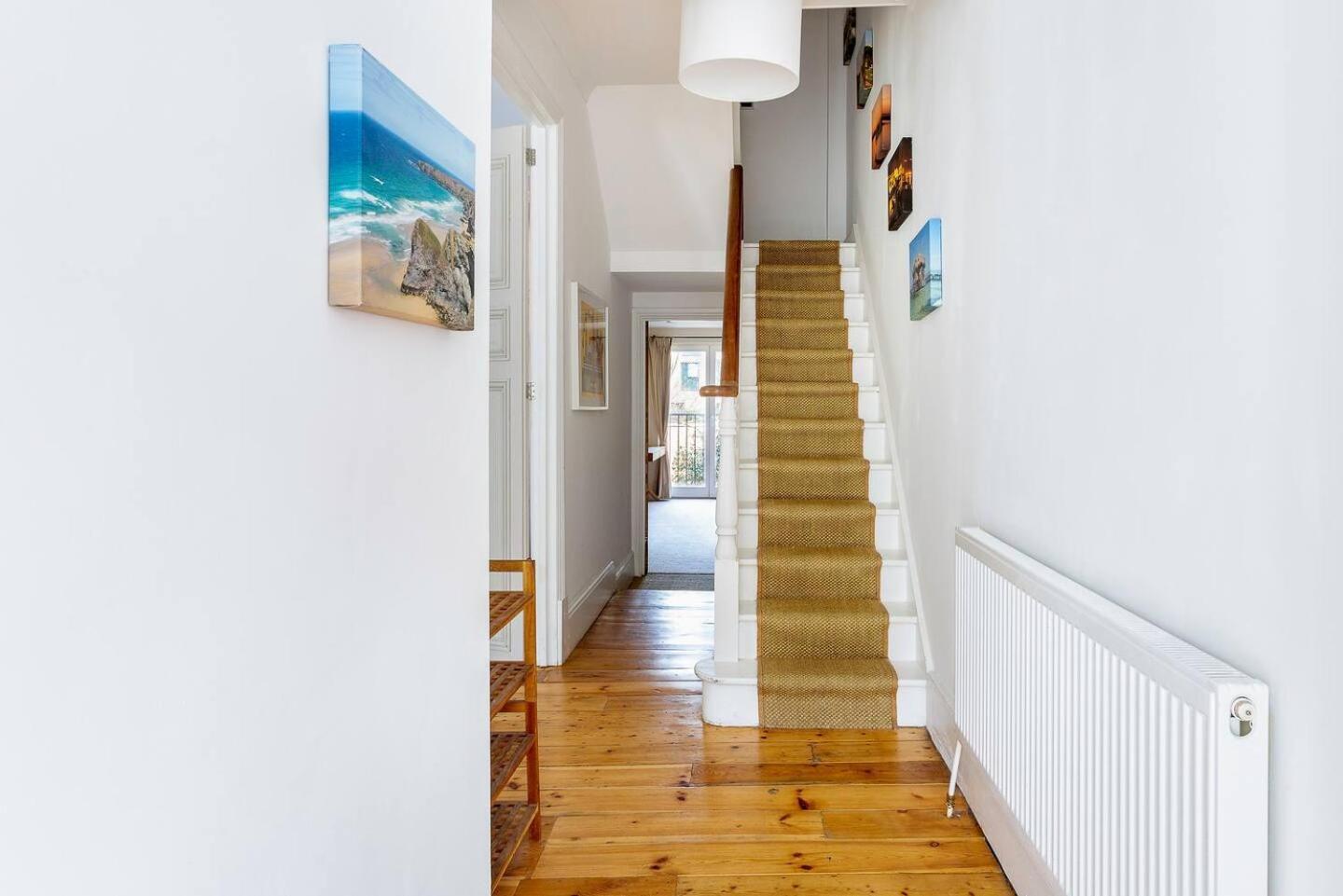 Casa de férias Pass The Keys Spacious Camberwell House 30min Bus