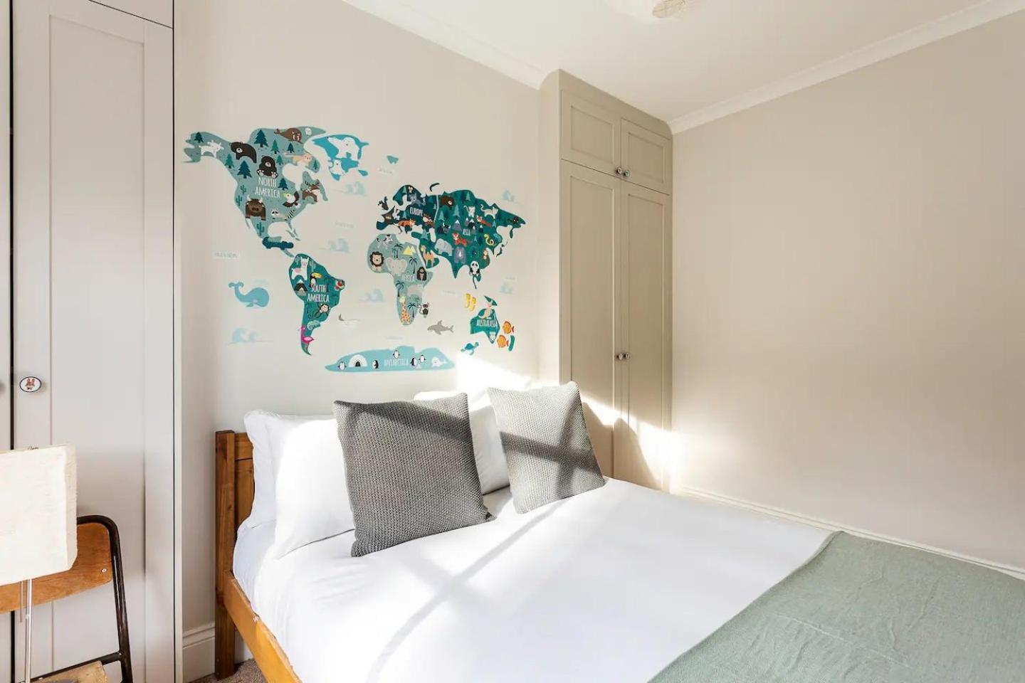Casa de férias Pass The Keys Spacious Camberwell House 30min Bus