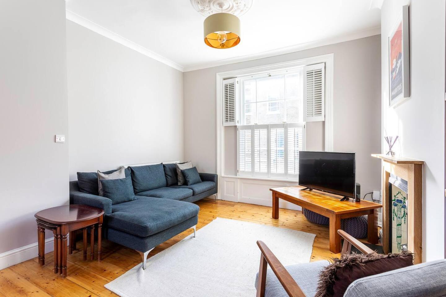 Casa de férias Pass The Keys Spacious Camberwell House 30min Bus