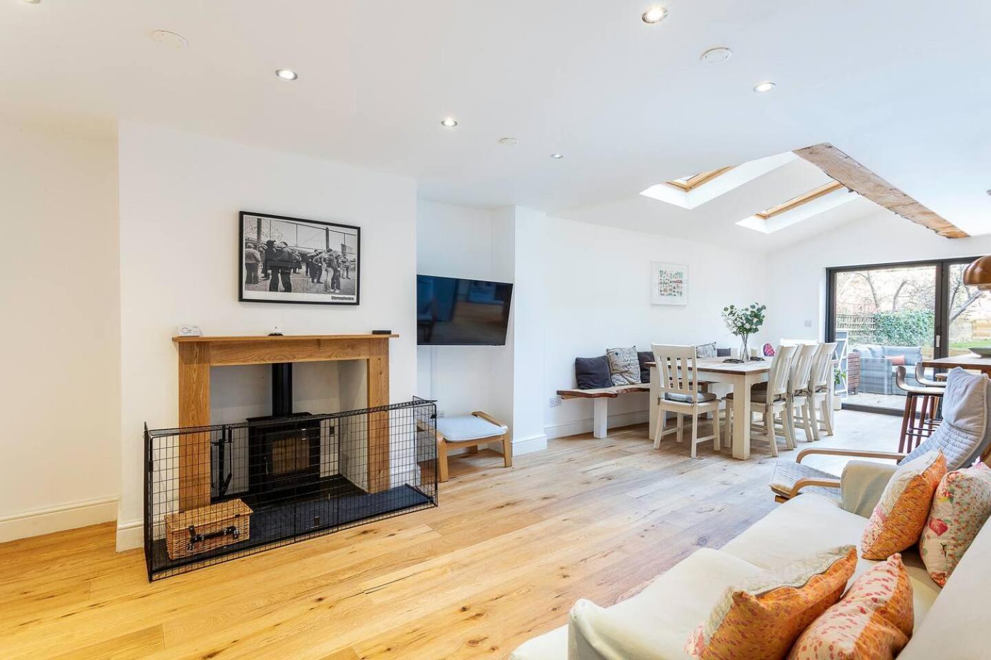 Casa de férias Pass The Keys Spacious Camberwell House 30min Bus Londres