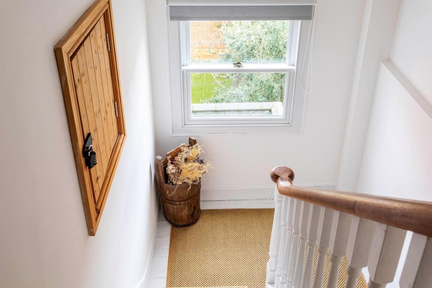 Casa de férias Pass The Keys Spacious Camberwell House 30min Bus