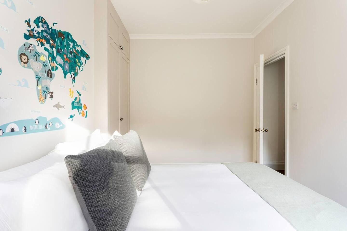 Casa de férias Pass The Keys Spacious Camberwell House 30min Bus