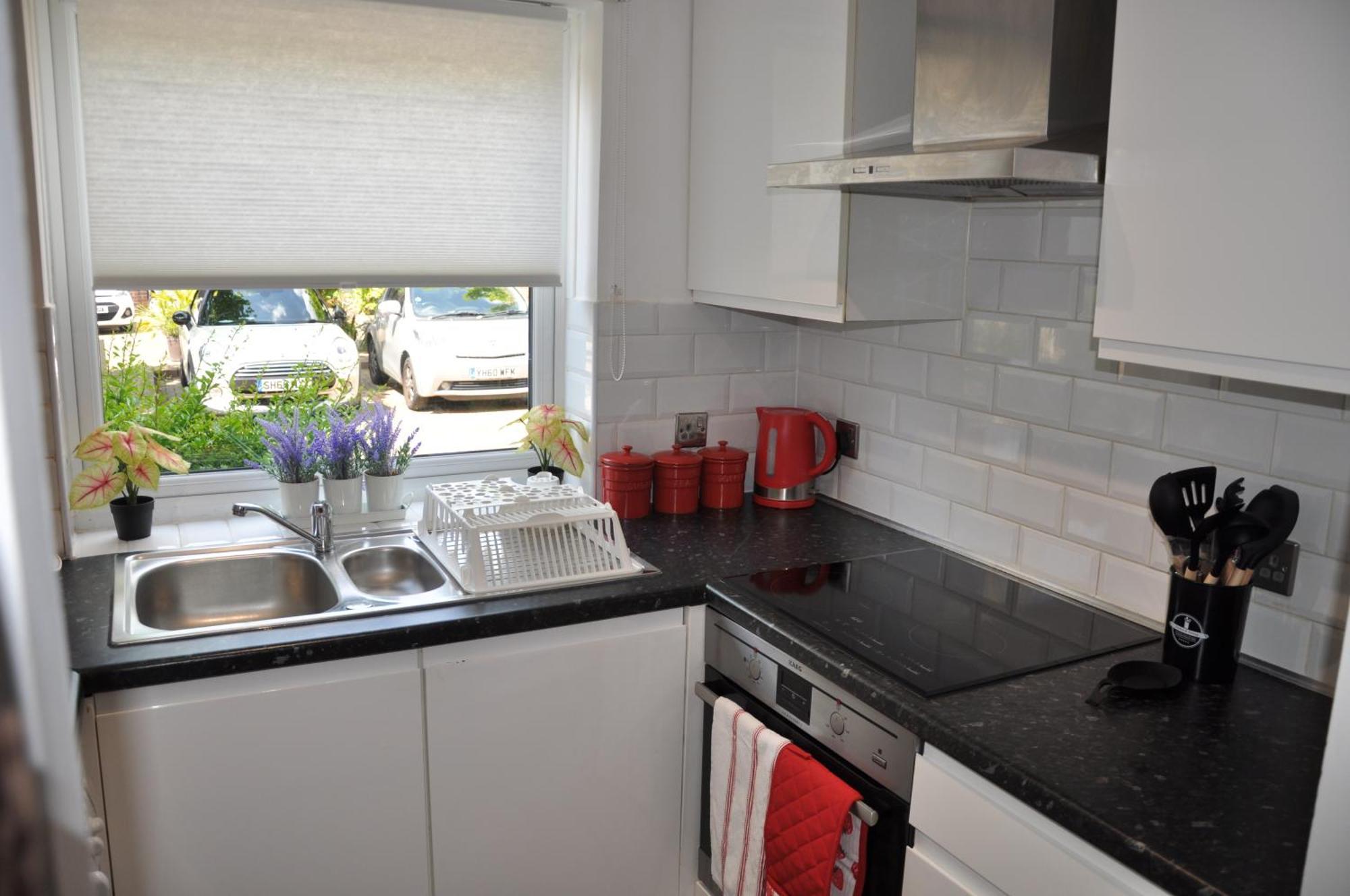 Modern Ground Floor In Canary Wharf, Free Parking Apartment London