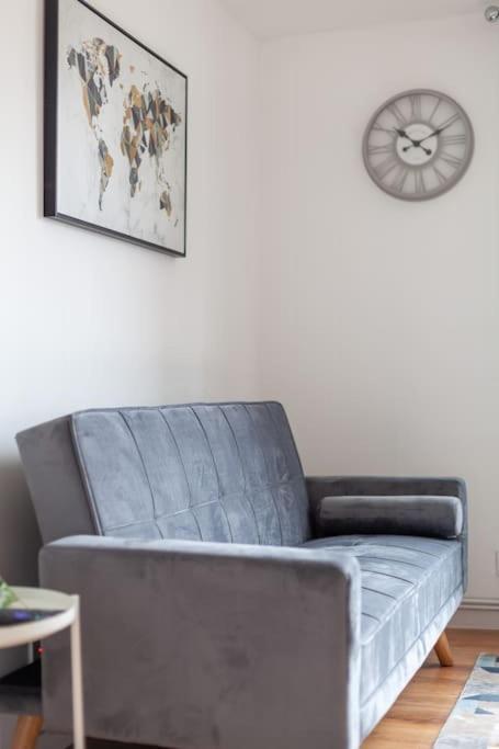 Modern Living In Stylish 3-bed Flat *