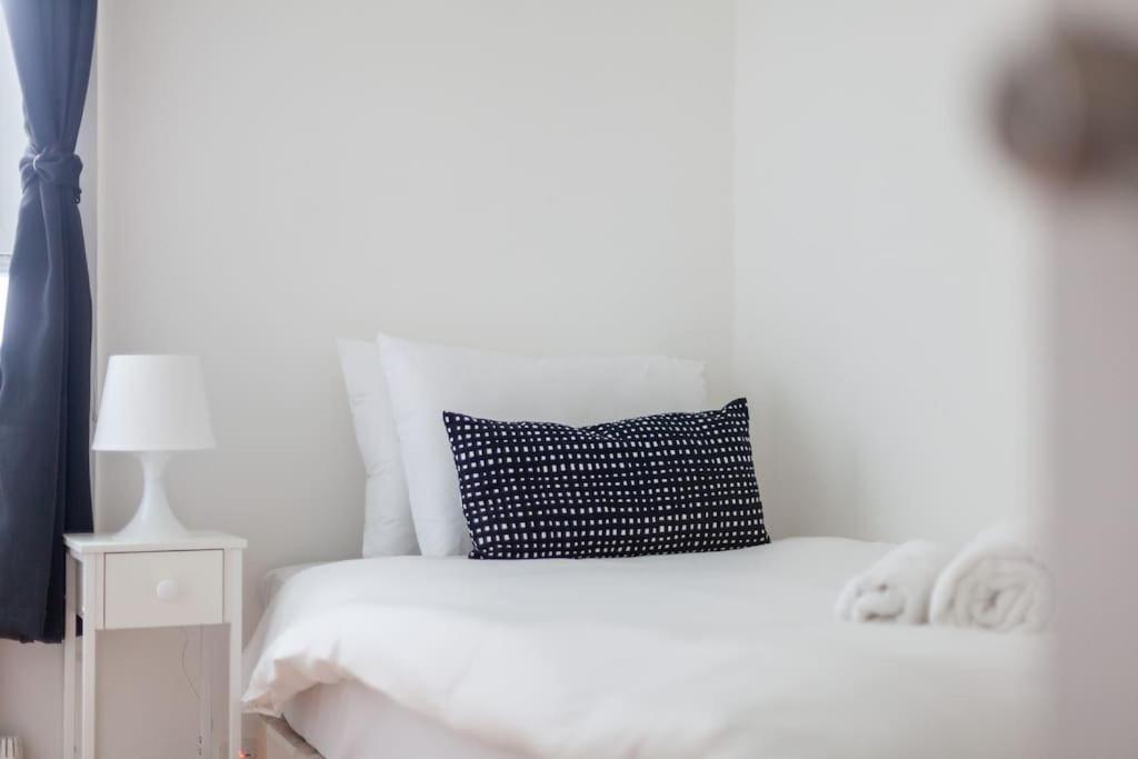 Modern Living In Stylish 3-bed Flat London