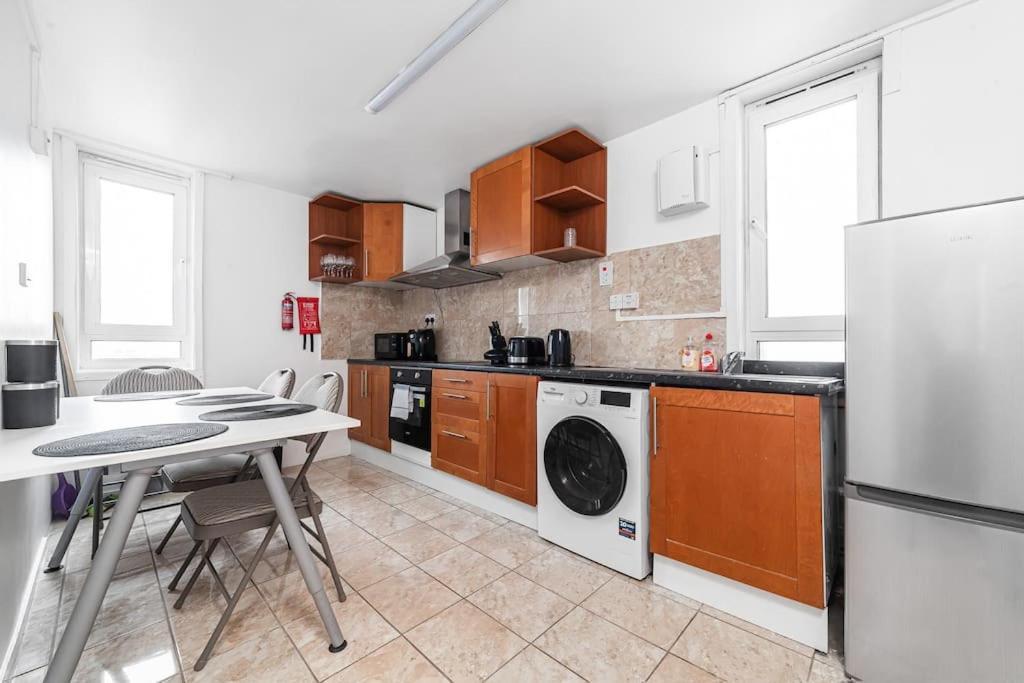 Modern Living In Stylish 3-bed Flat London