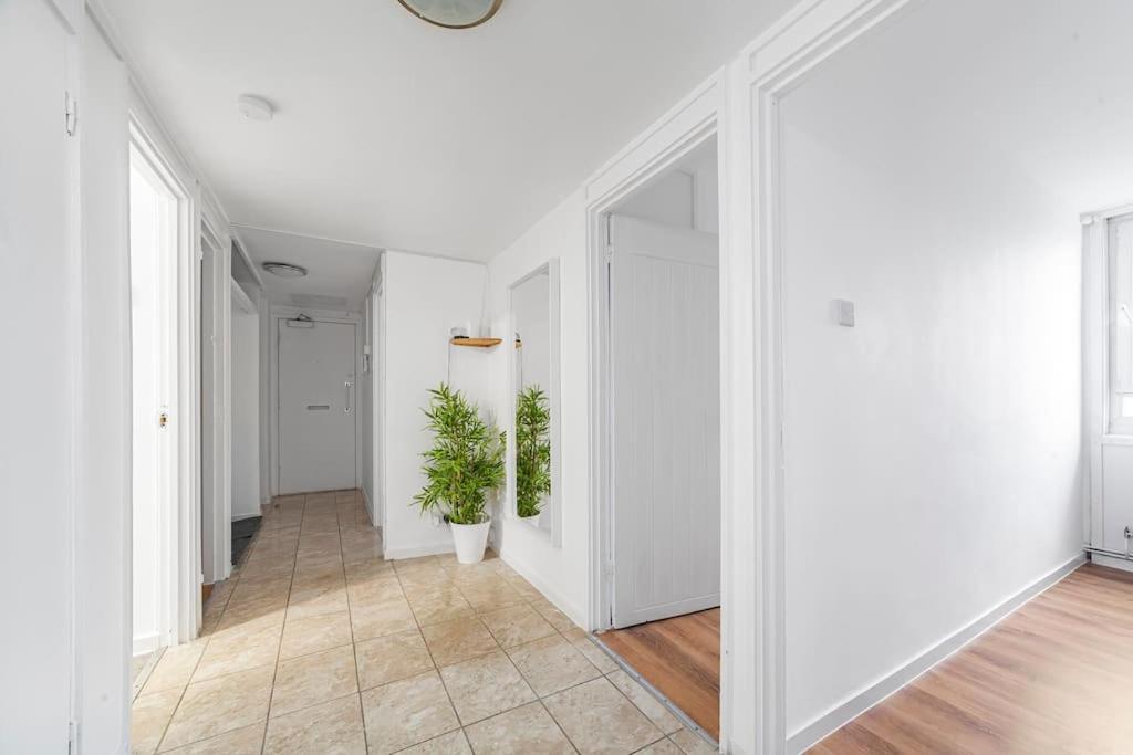 Modern Living In Stylish 3-bed Flat London