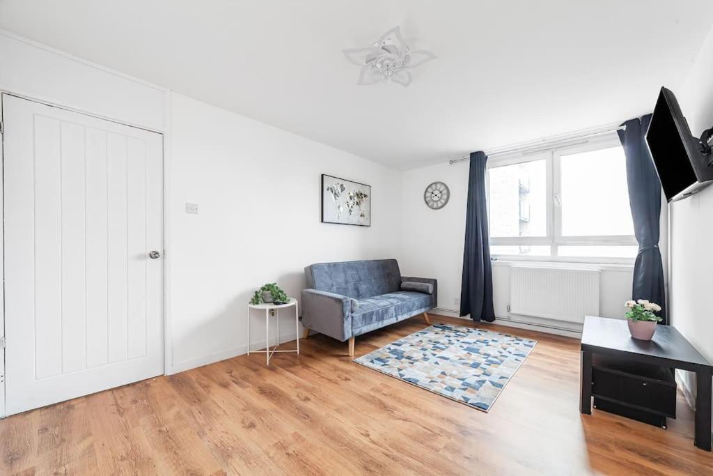 Apartment Modern Living In Stylish 3-bed Flat