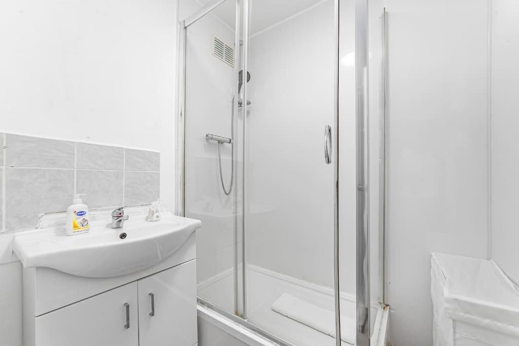 Apartment Modern Living In Stylish 3-bed Flat London