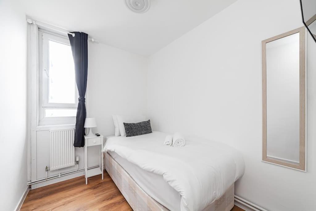 Modern Living In Stylish 3-bed Flat * London