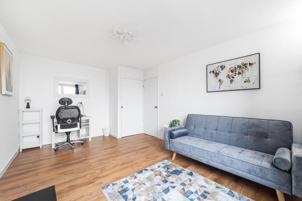 Modern Living In Stylish 3-bed Flat *