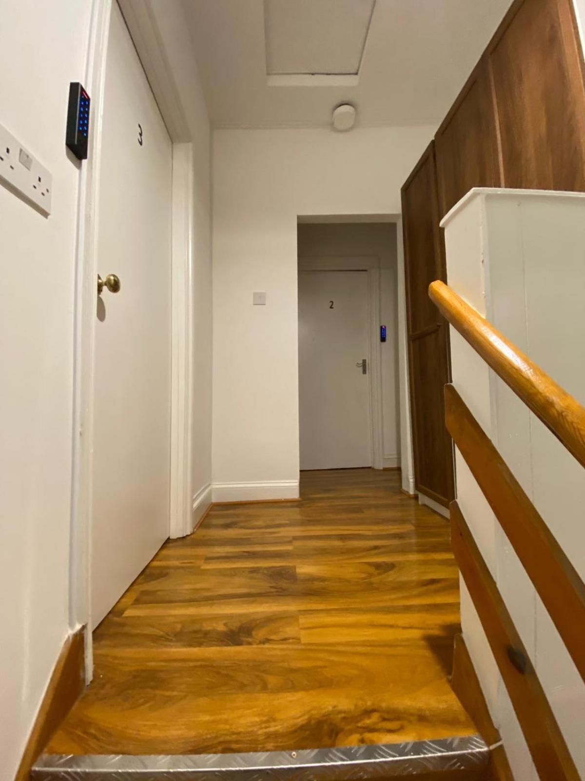 Guest house Comfy Private Bedrooms Across The Euston Station London