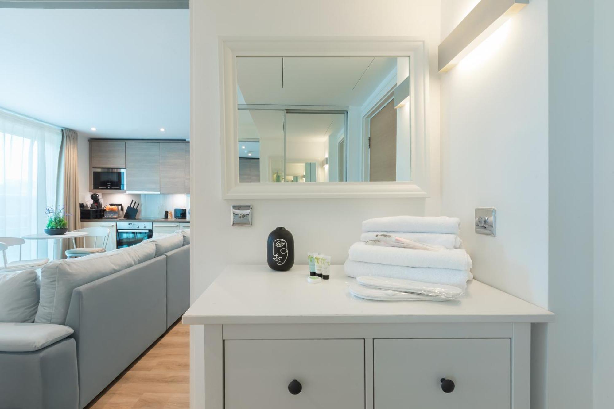 Luxury Vauxhal Manhattan Apartment *