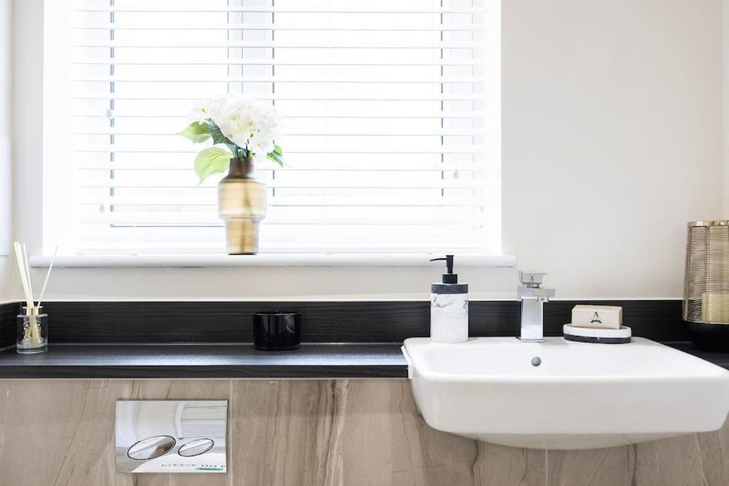Free Parking/luxurious 3 Bd House/best Offer Londres