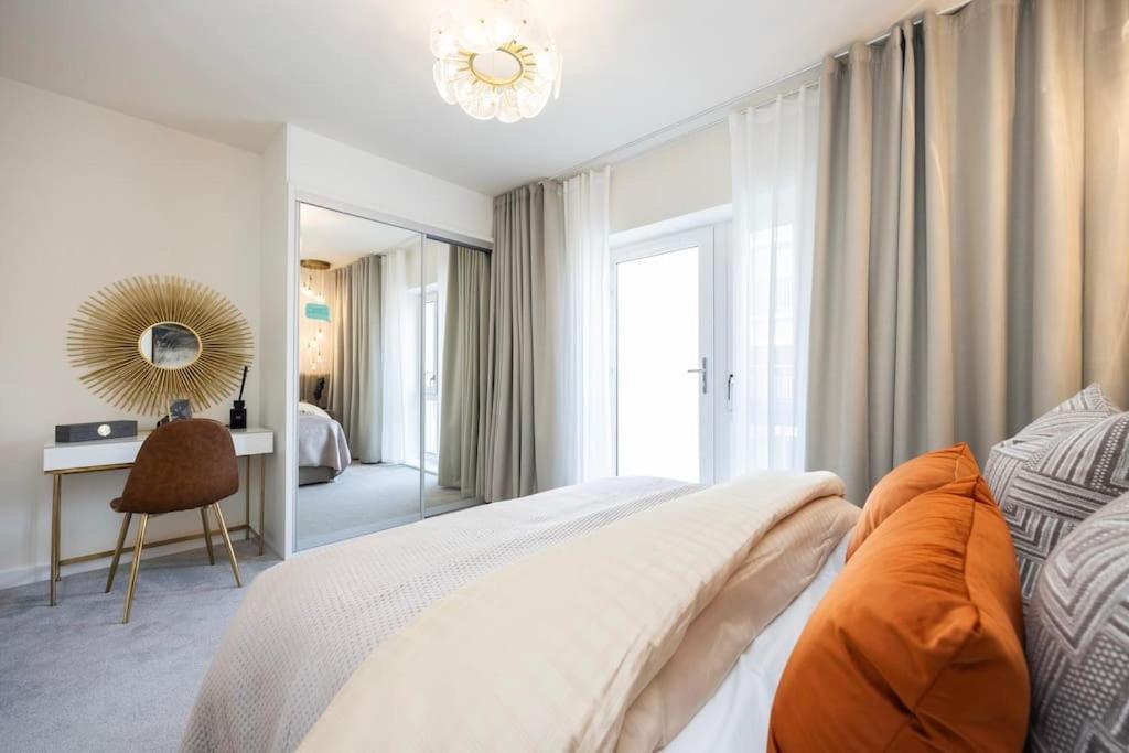 Free Parking/luxurious 3 Bd House/best Offer London