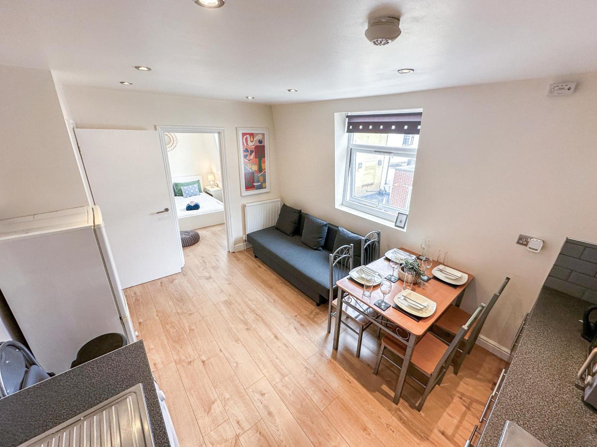 Lovely 3 Bed In The City Of Apartment *
