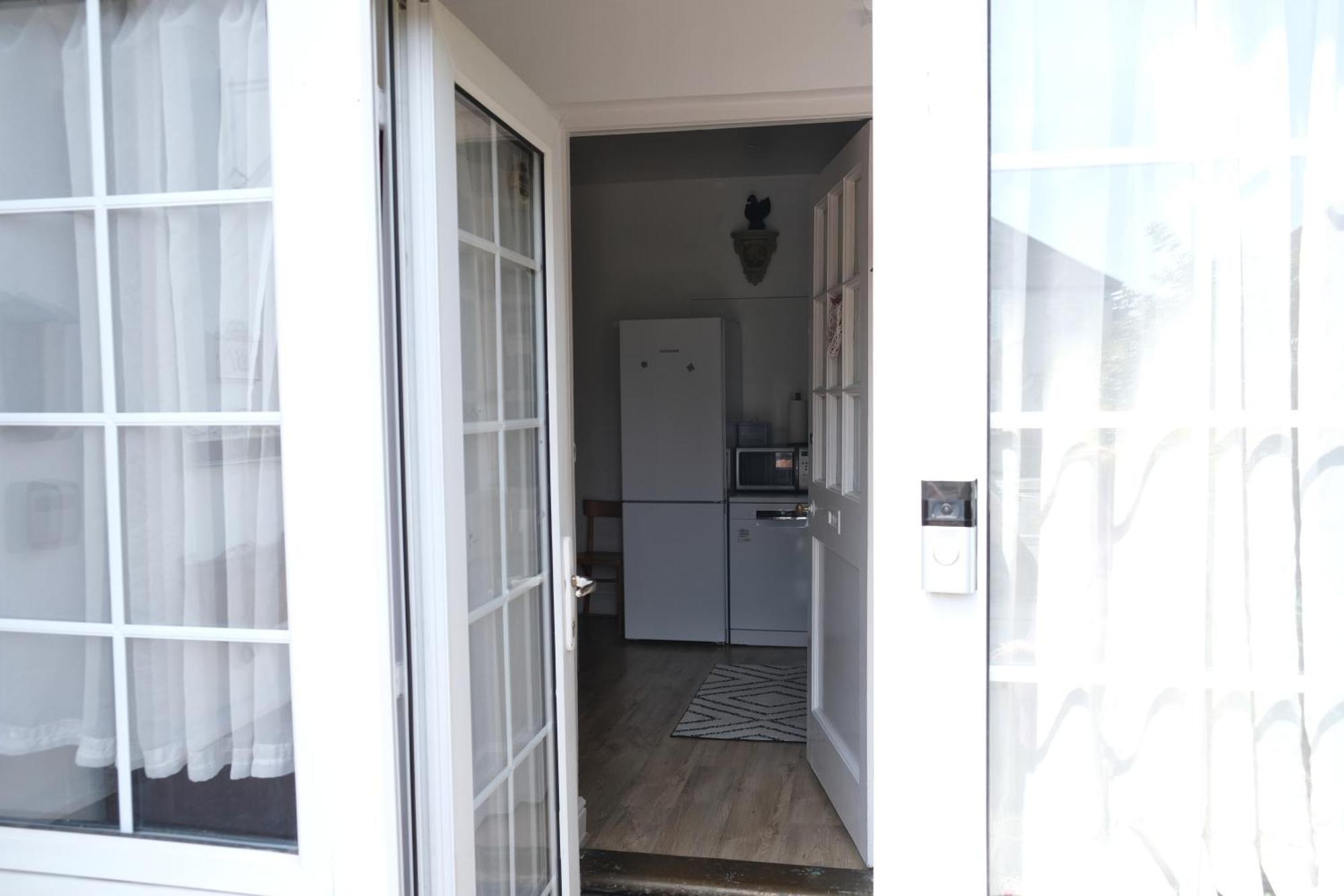 Lynton Road Apartment *