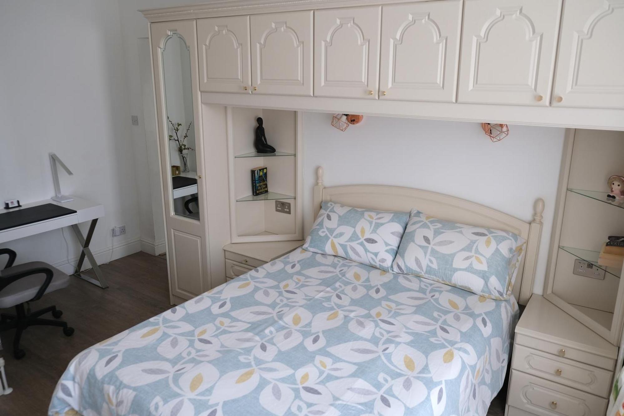 Lynton Road Apartment *