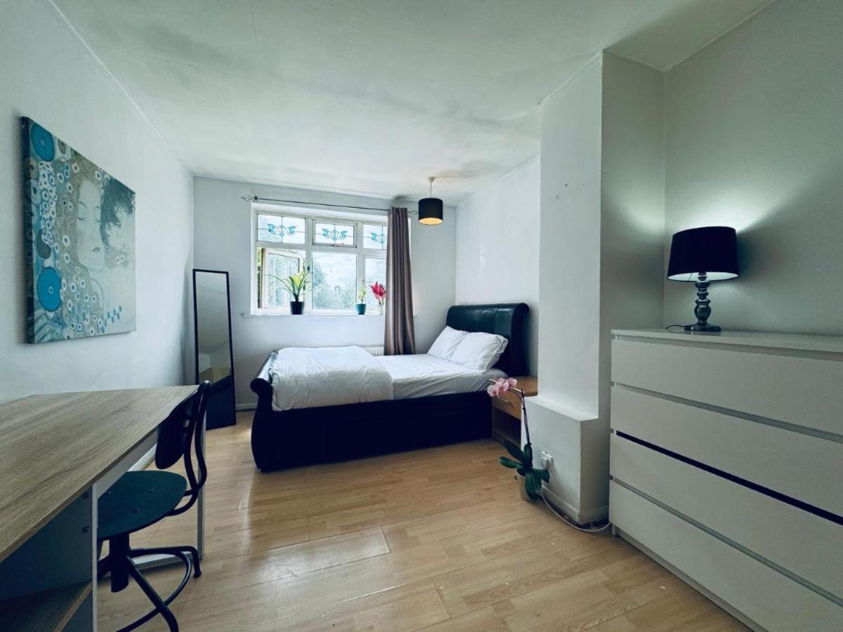 Whitechapel Lindley House R2 * Londres