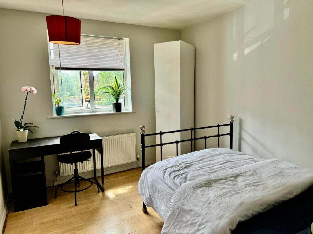 Whitechapel Lindley House R2 * Londres