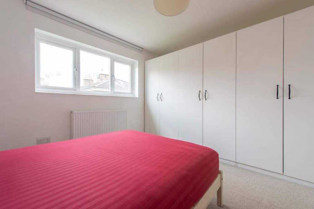 Lovely 2-bed 15 Minutes To Сasa de vacaciones *