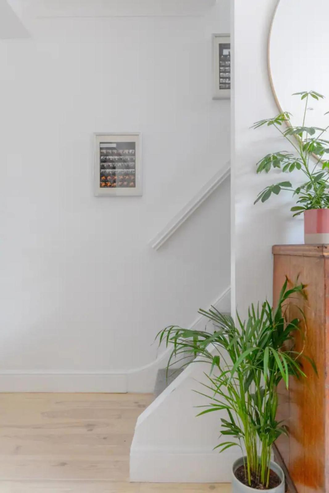 Beautifully Designed 2bd House - By Queen's Park! Hébergement de vacances *